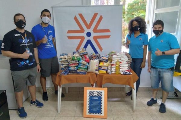 Atletas da Apcef/SP doam 110 quilos de alimentos para Moradia e Cidadania