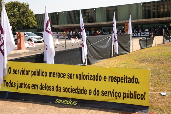 Reforma administrativa: proposta pode retirar direitos históricos dos empregados da Caixa