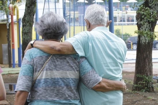 Dia do Idoso: Fenae oferece programas voltados aos empregados Caixa da maturidade