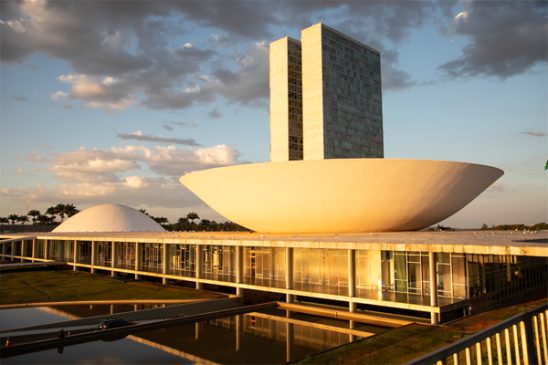 Penhor: deputada impede urgência do PL que retira monopólio da Caixa