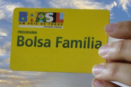 Atendimento à população em situação de pobreza precisa ser ampliado, defende Fenae