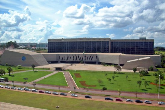 STJ suspende julgamento sobre restrição de tratamentos bancados pelos planos de saúde