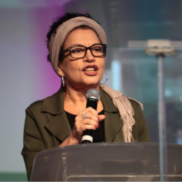 Filosofia e poesia no palco do Inspira com Viviane Mosé