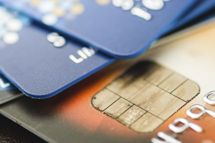 Atual governo mantém assédio moral na Caixa com a “farra dos cartões”