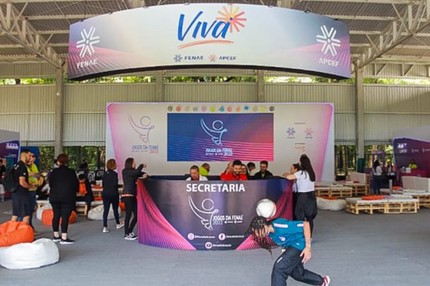 Interação entre atletas no Espaço Viva é destaque nos jogos da Fenae