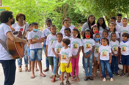 Parceria ajuda na formação e autoestima de crianças e adolescentes