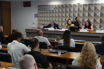 No Senado, bancários defendem saúde e o fim do modelo de gestão que gera adoecimento