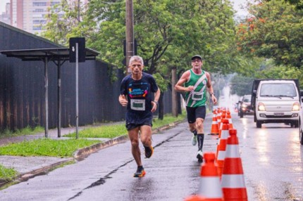 Atletas da corrida rústica dos Jogos Fenae+ demonstram força e superação