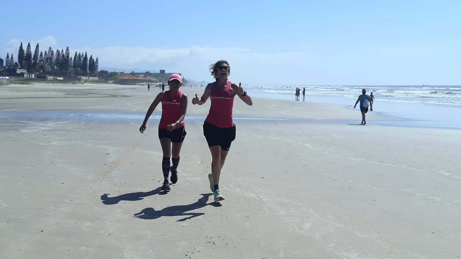 APCEF/SP  Grupo de corrida da Apcef/SP realiza treinão nas areias da praia  de Suarão - APCEF/SP
