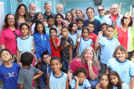 Fenae visita projeto “SOS Alfabetização” em escola de São Sebastião