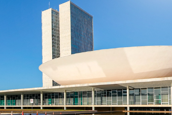 Câmara aprova PEC do fim da escala 6×1 e proposta segue para votação no plenário