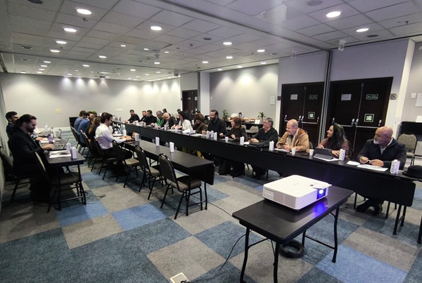 Dados apresentados pela Caixa em mesa reforçam necessidade do fim do teto do Saúde Caixa