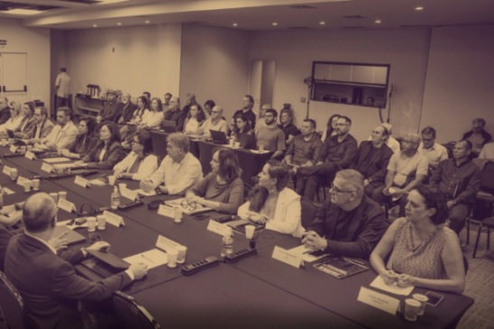 Trabalhadores e banqueiros voltam a negociar nesta segunda-feira (24)